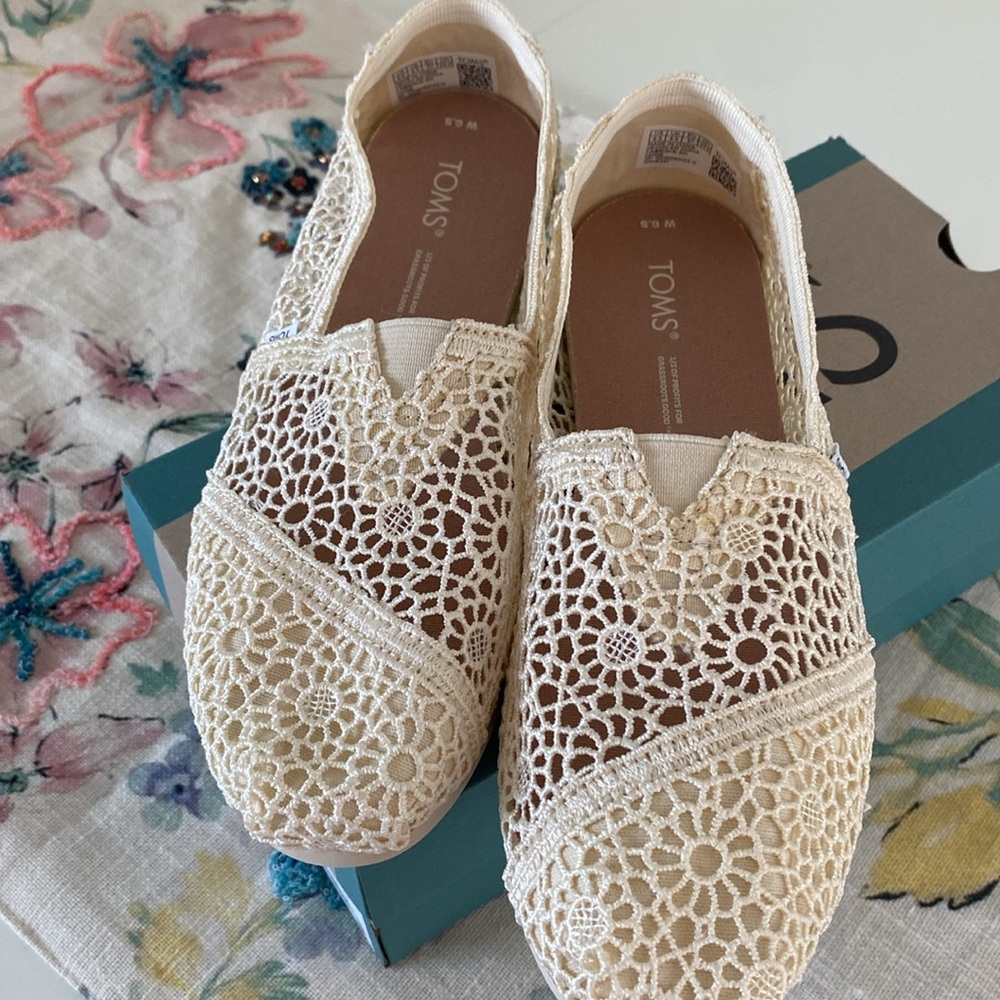 NWT TOMS  Moroccan crotchet. Women’s size 6 1/2.🥿💛💛Alpargata Cloudbound